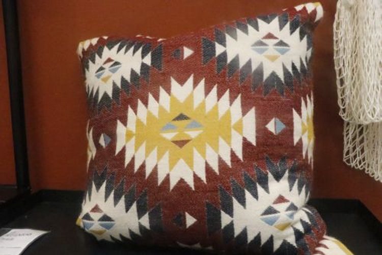 热情的红色 打造一个温馨浪漫的婚房(图1) 热情的红色 打造一个温馨浪漫的婚房