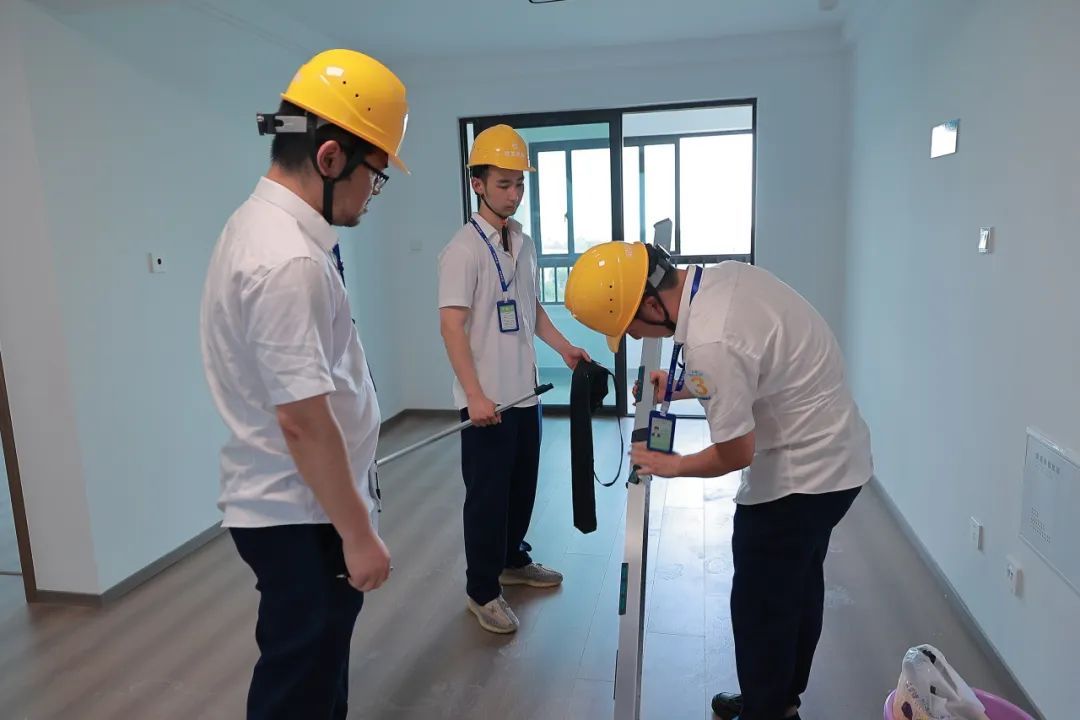 装修验收比武助推工程质量管理标准化(图5) 奉发集团职工技术技能大赛之装修质量检查验收比武活动