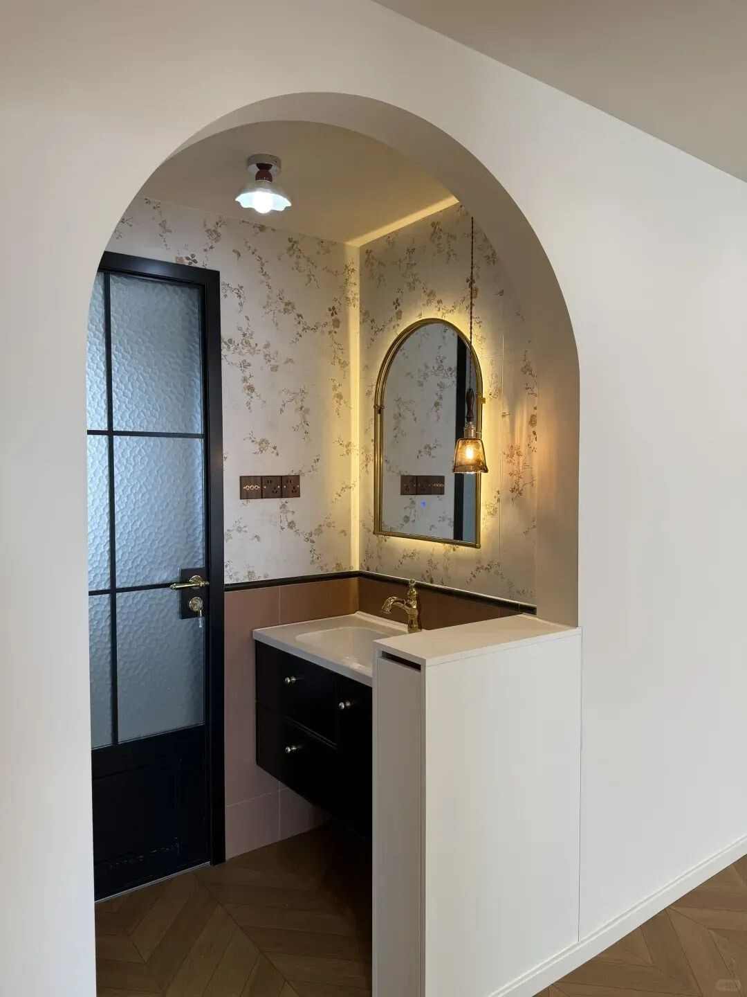 奶油中古风小户型改造设计,三居改两居开放式布局方案(图5) 中古风硬装结束 | 这一刻 家就有了雏形