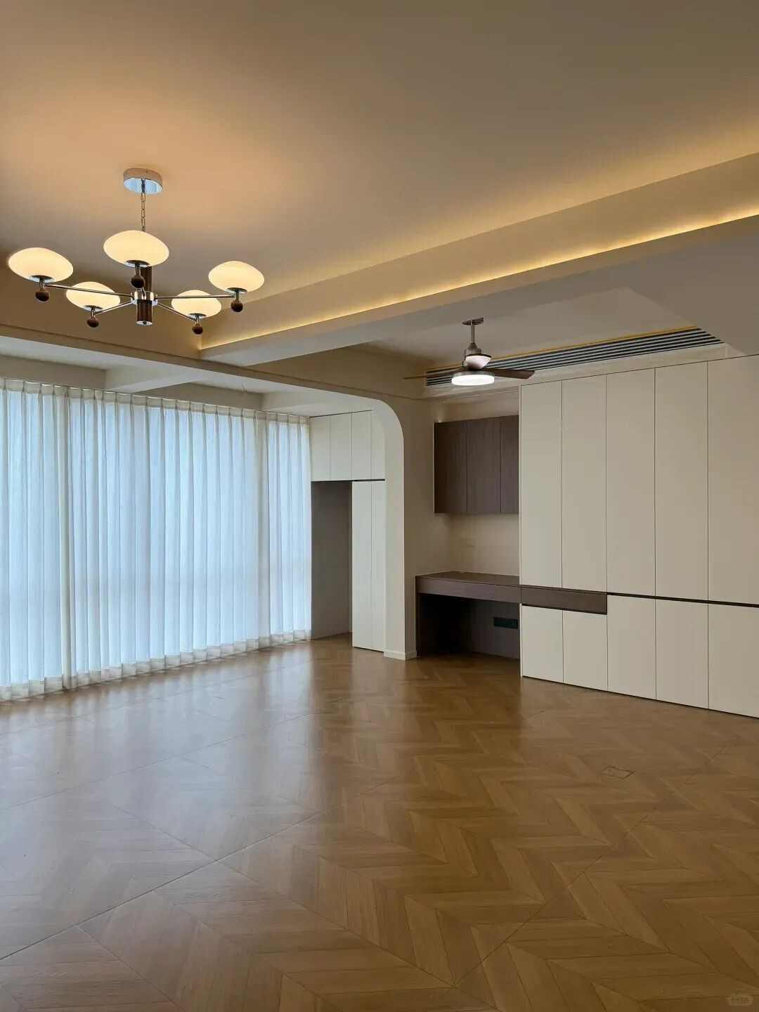 奶油中古风小户型改造设计,三居改两居开放式布局方案(图2) 中古风硬装结束 | 这一刻 家就有了雏形