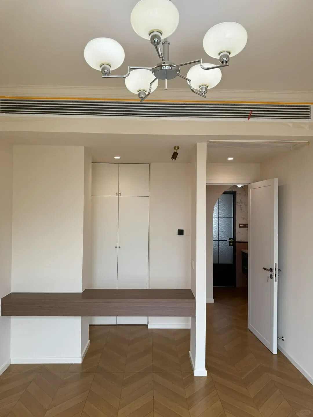 奶油中古风小户型改造设计,三居改两居开放式布局方案(图6) 中古风硬装结束 | 这一刻 家就有了雏形